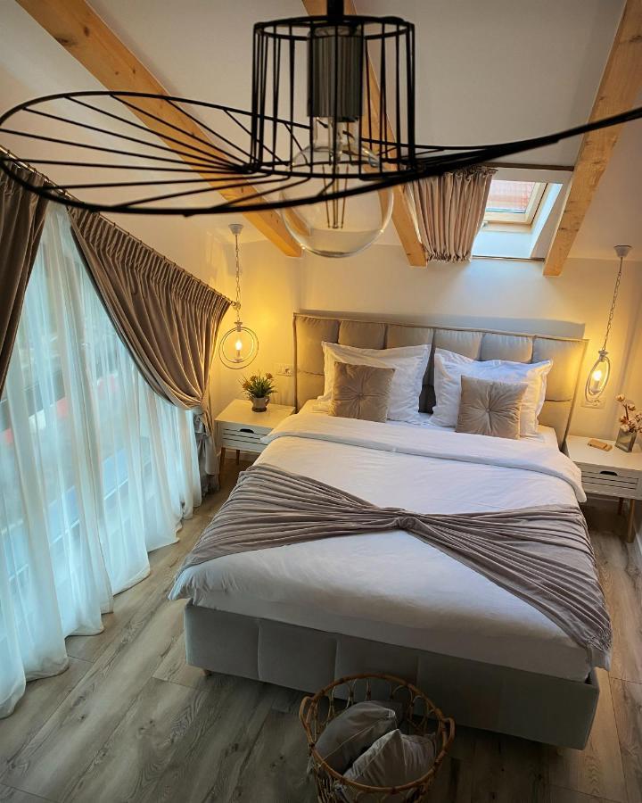 Queen's Heart Apartment