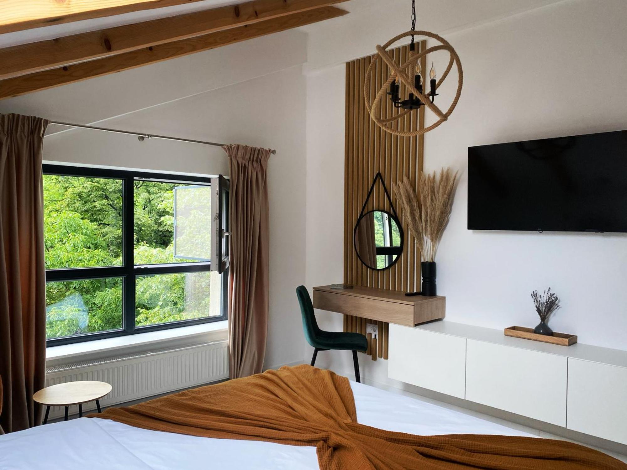 Queen's Heart Apartment